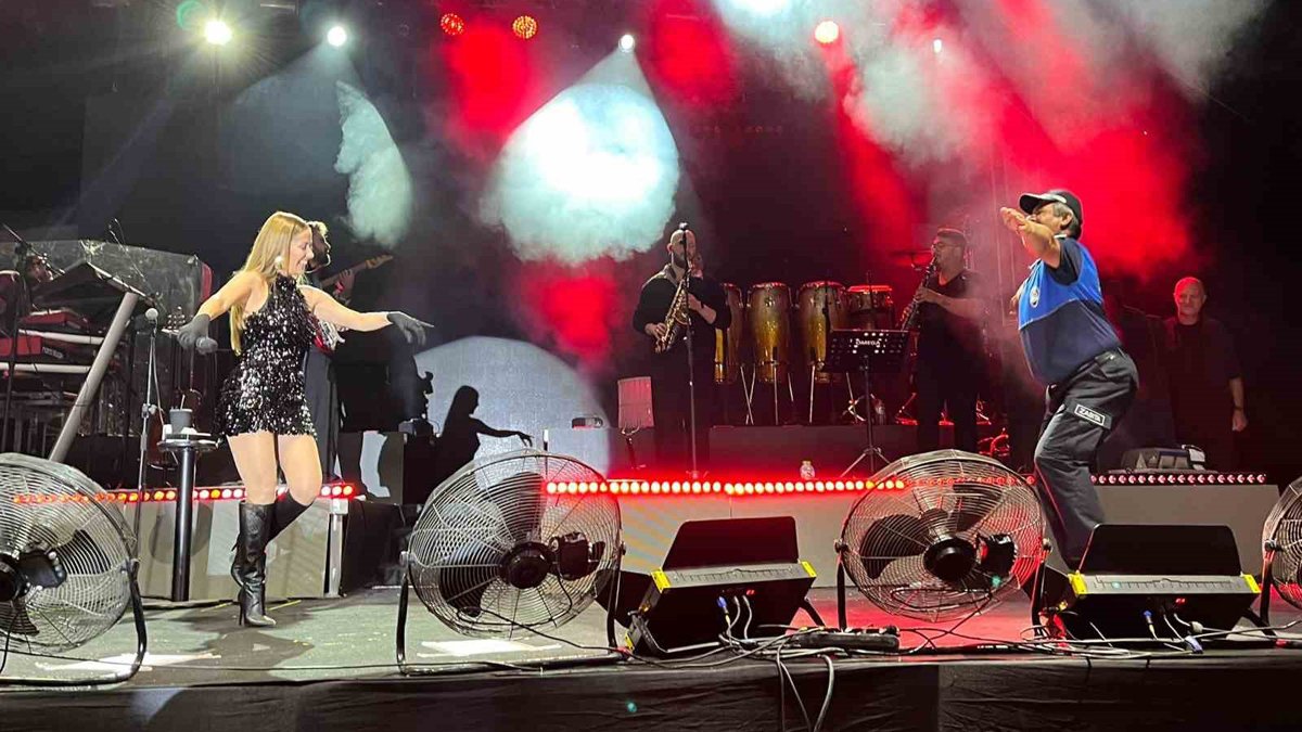 Derya Uluğ konserinde zabıta amirinden dans şovu: Kurtlarımı döktüm