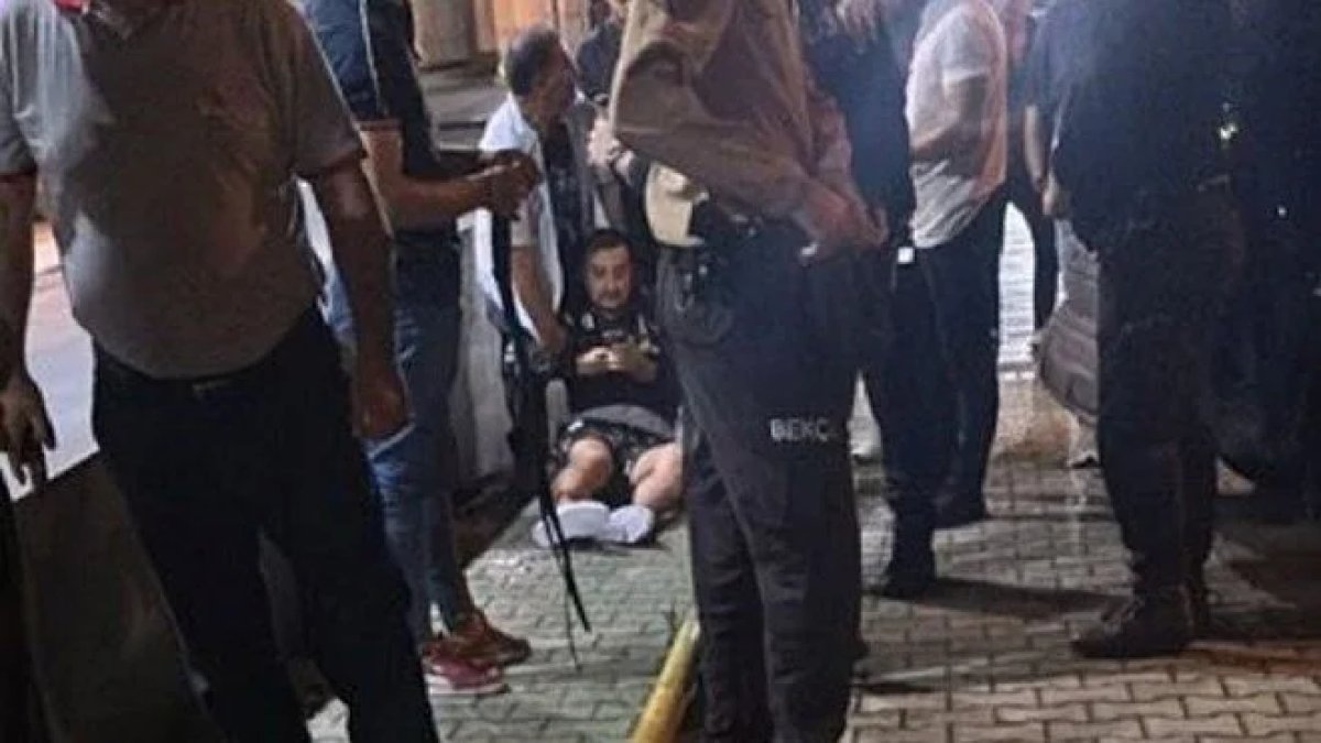 Eski futbolcu Serhat Akın’a silahlı saldırı: Ayağından vuruldu