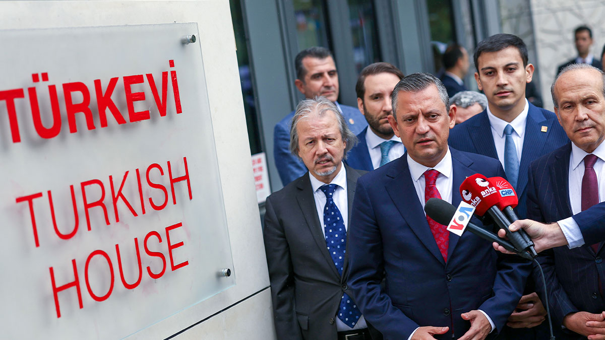 Özel'den rüşvetle suçlanan Eric Adams davası hakkında açıklama: Türkiye ABD'ye jest yaptı ABD de bize yaptı