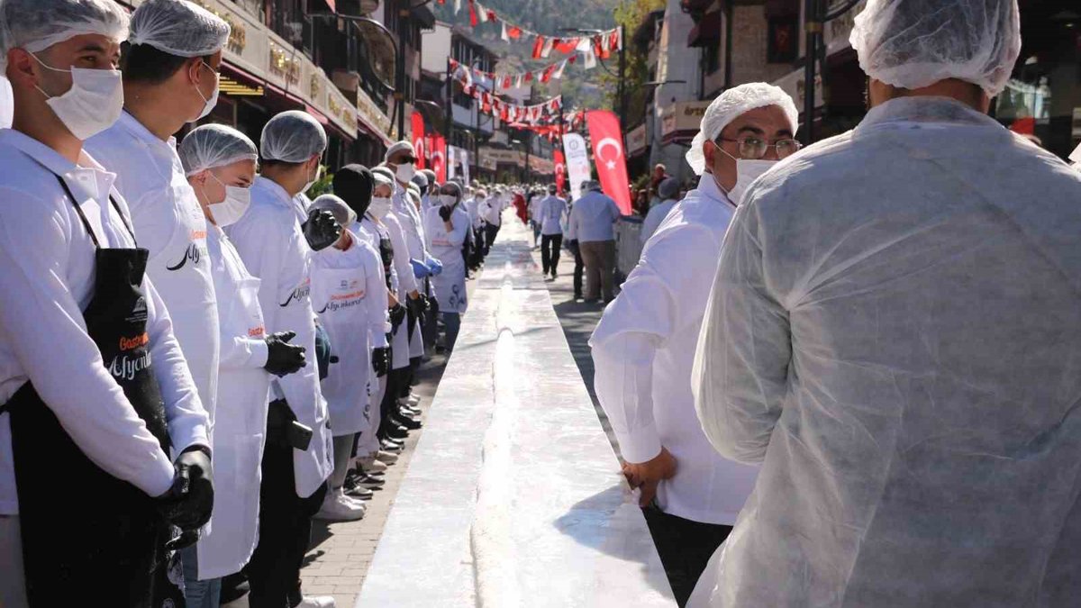 Türk lokumu dünya sahnesinde: 114,7 metreyle Guinness Rekorlar Kitabı'na girdi