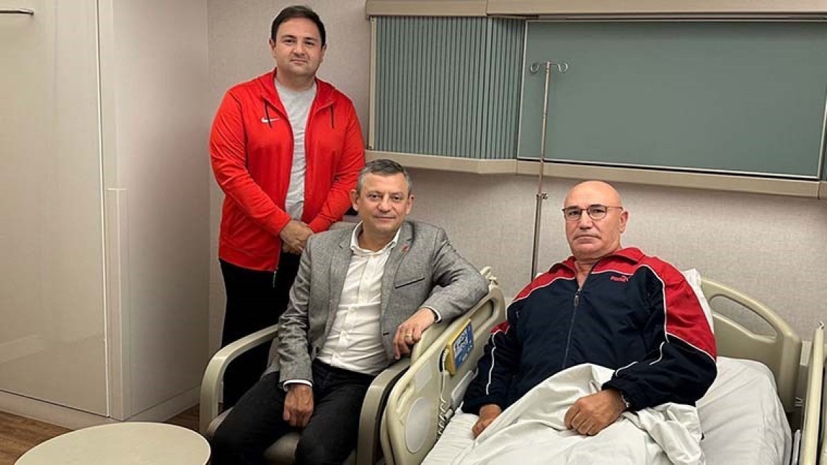 Özel, Mahmut Tanal'ı hastanede ziyaret etti