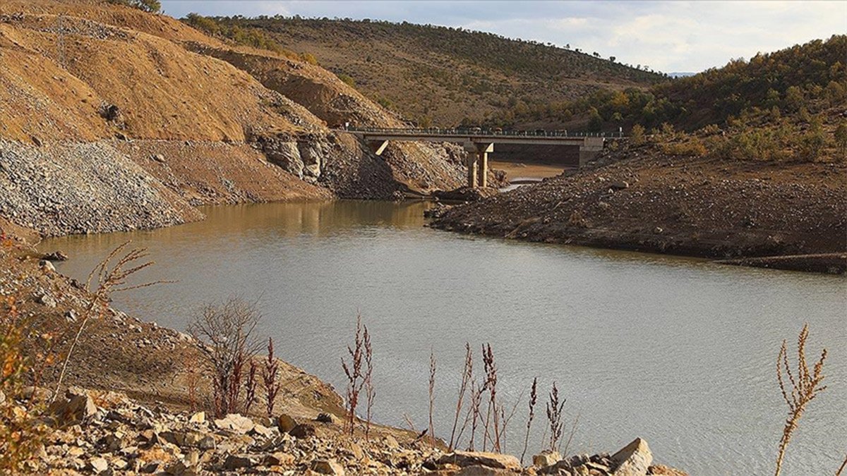 Payitahtta su üstüne yazı yazmak