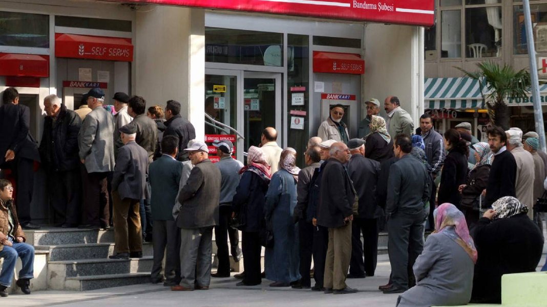 Emeklilikte denge bozuldu: Sigortalı çalışanın artmasına rağmen aktif/pasif oranı geriledi