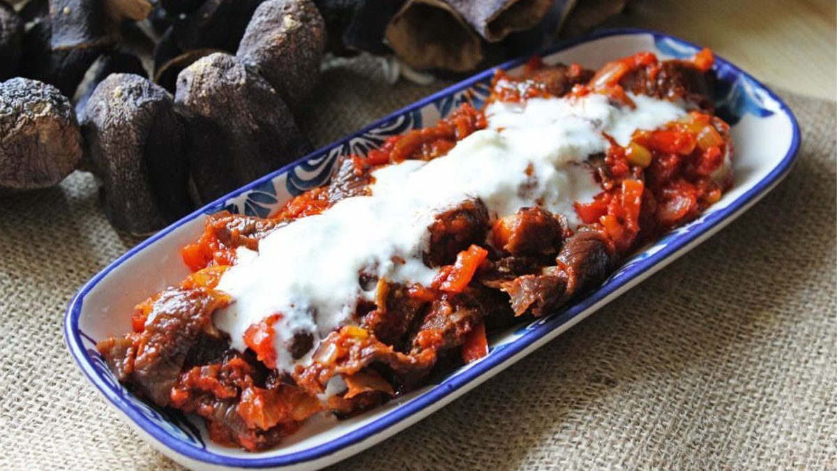 Dolmasını seven buna bayılıyor! Kuru patlıcanları bir de böyle deneyin: Salatası kaşık kaşık yediriyor