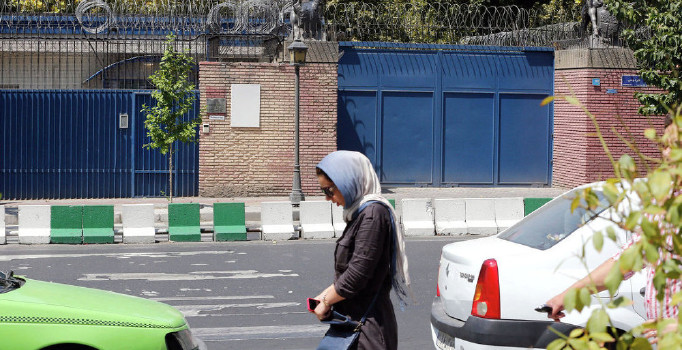 İran'da casusluk suçlamasıyla bir İngiliz gözaltına alındı