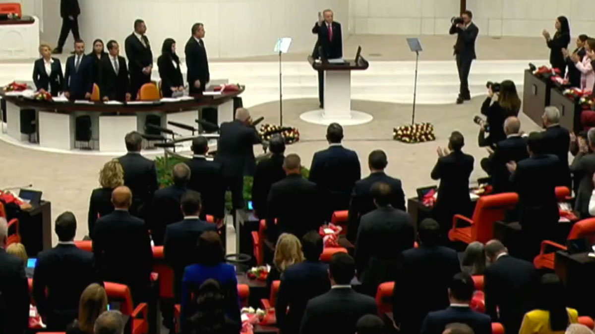 CHP'den normalleşme adımı... Erdoğan'ı ayakta karşıladılar