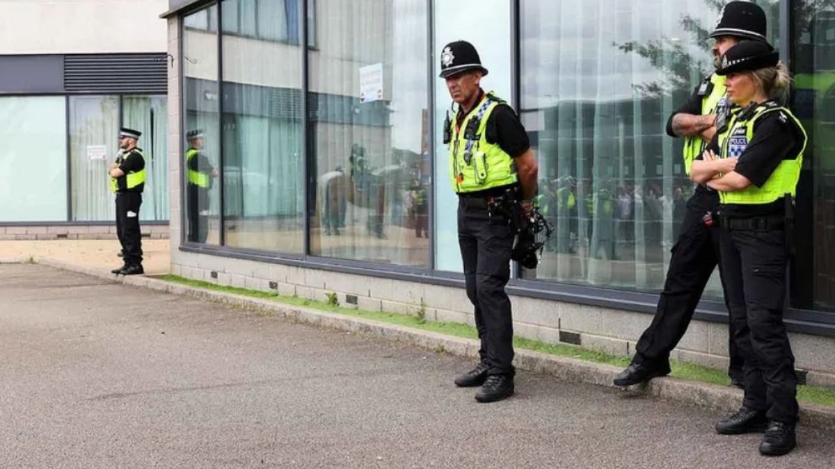 Londra'da okulda asitli saldırı: 3 yaralı