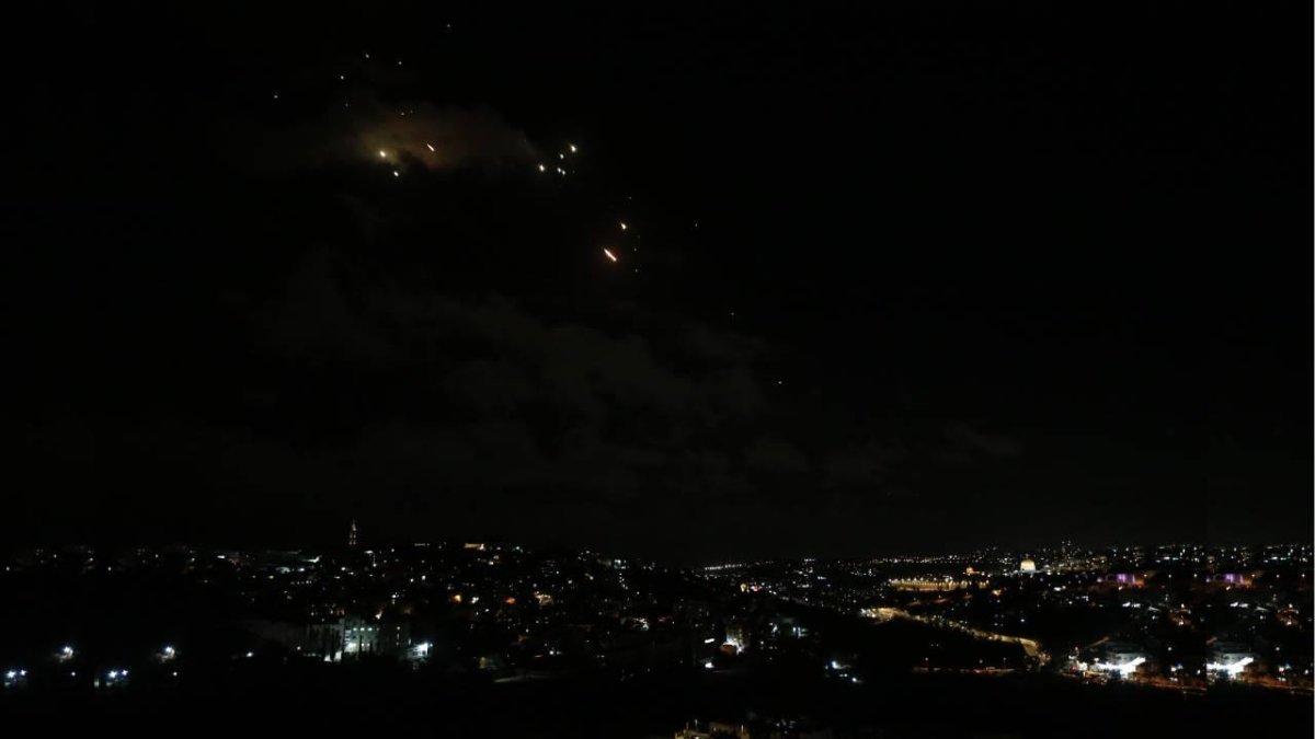 İran, hipersonik "Fettah" füzelerini ilk kez kullanarak İsrail'i hedef aldı