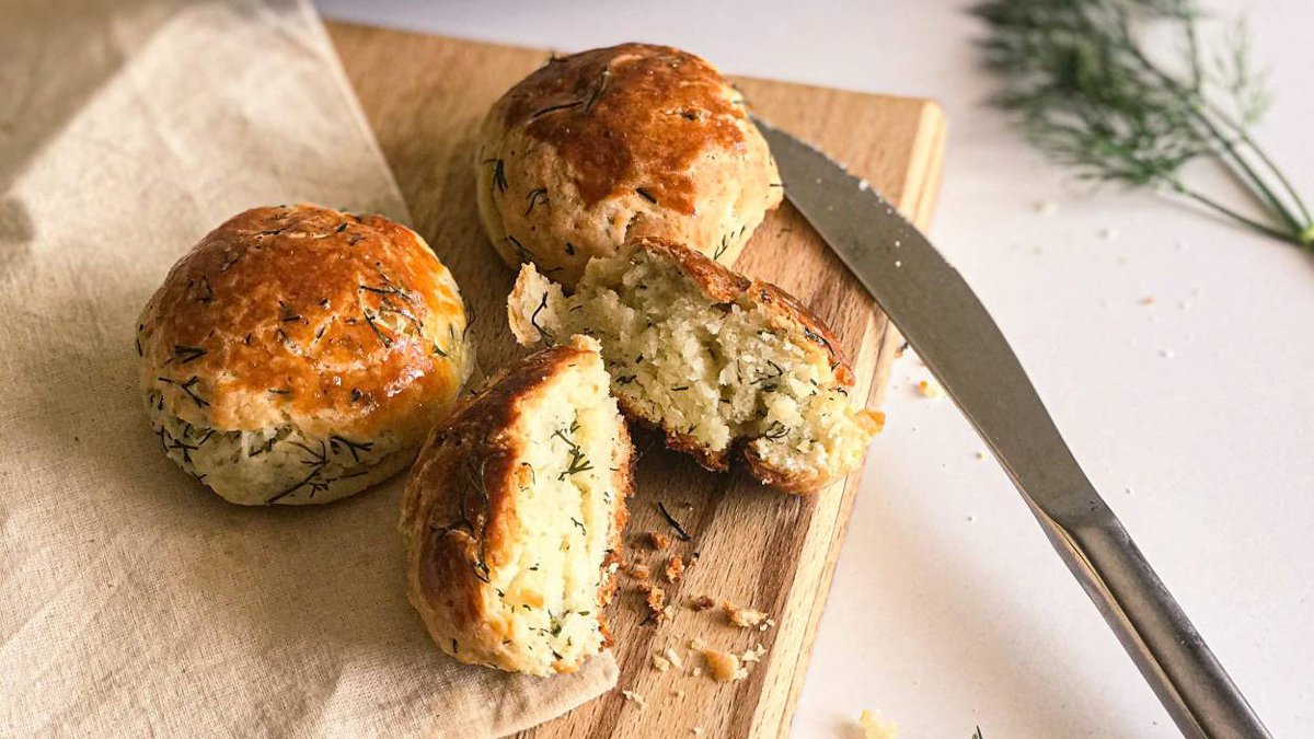 Tadına bakan bir daha vazgeçemiyor: Mayalanma derdi olmayan kıyır kıyır dereotlu poğaça tarifi