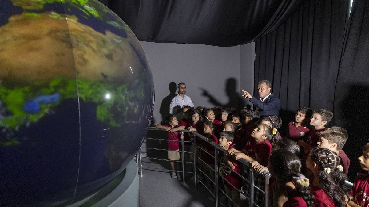 Başkan Seçer, ‘Mercan 100. Yıl İklim Ve Çevre Bilim Merkezi’ni ziyaret etti