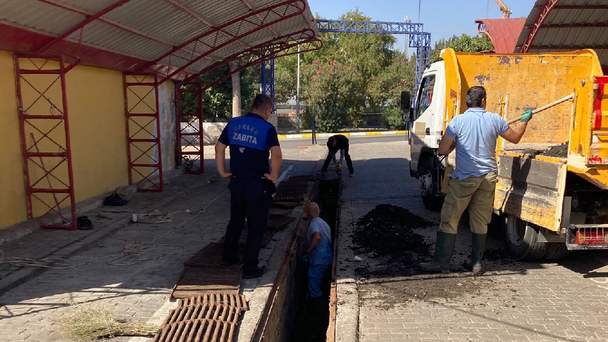 Başkan Yetişkin İle Efeler’in halk pazarları daha temiz daha konforlu