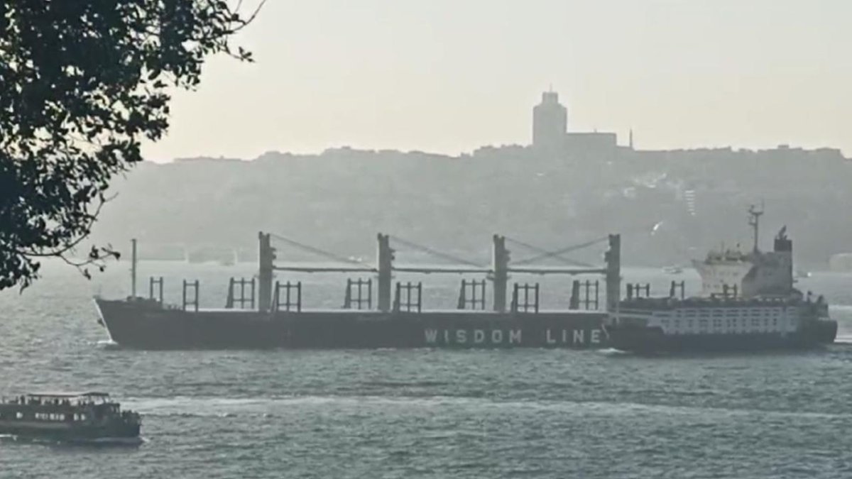 İstanbul Boğazı'nda gemi kazası: İki yük gemisi çarpıştı