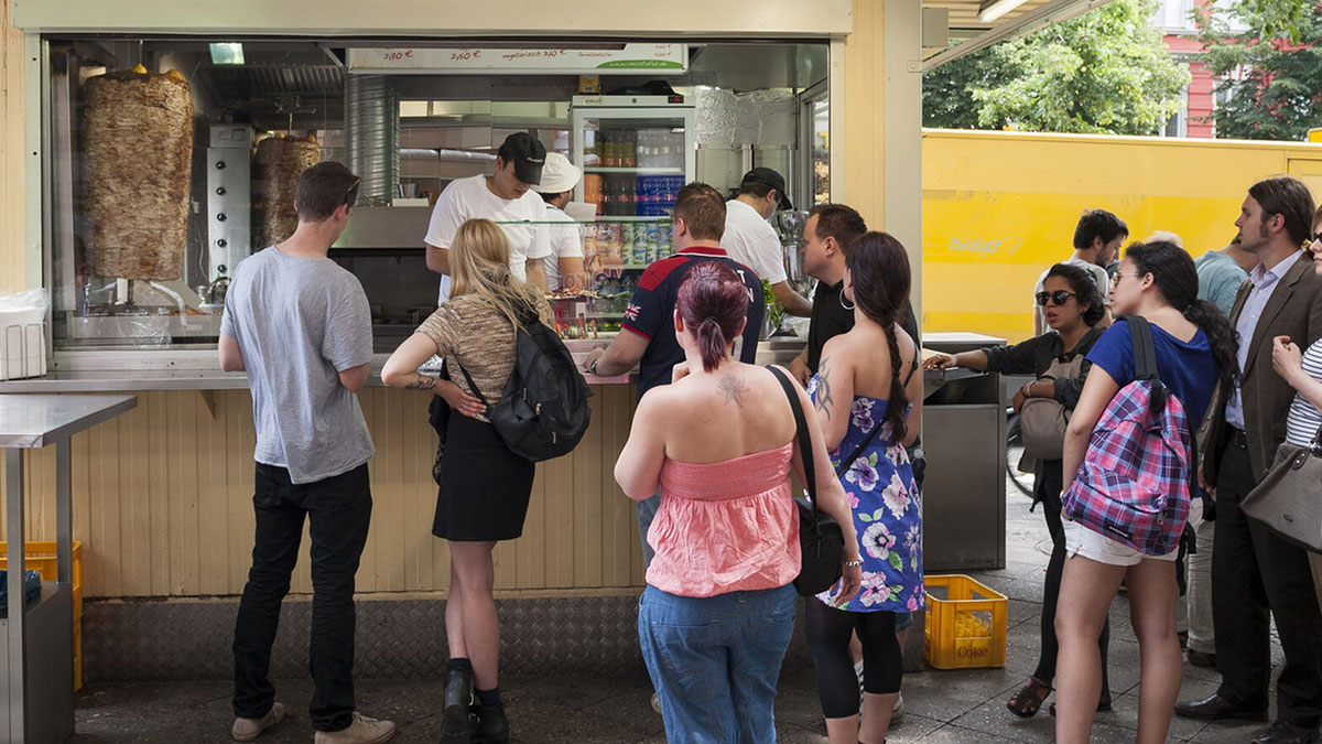 Alman dönercilerden Türkiye'ye tepki: Ankara'dan direktif almayız! İki ülke arasında 'döner' krizi büyüyor