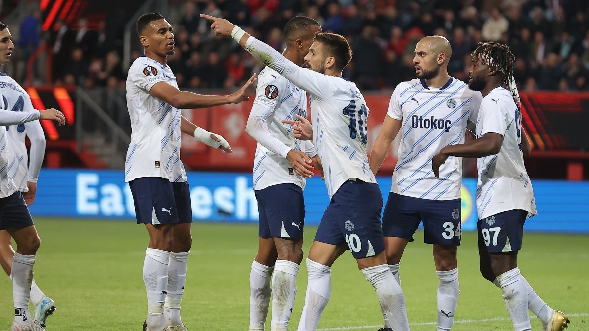 Kanarya Hollanda'da 1 puanı kopardı: Twente: 1 - Fenerbahçe: 1
