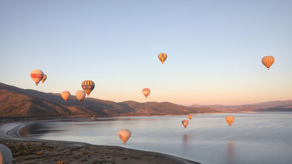 Burdur'da turzim yüzyılı başladı: Salda Gölü'nde 'Erik Dalı Gevrektir' türküsü yankılandı