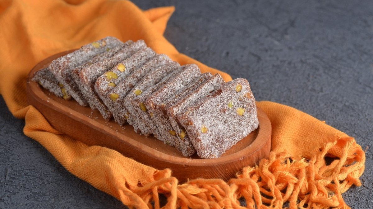 Akşam çayın ve kahvenin yanına ne yesem diye düşünmeyin! İşte pratik pekmezli cezerye tarifi