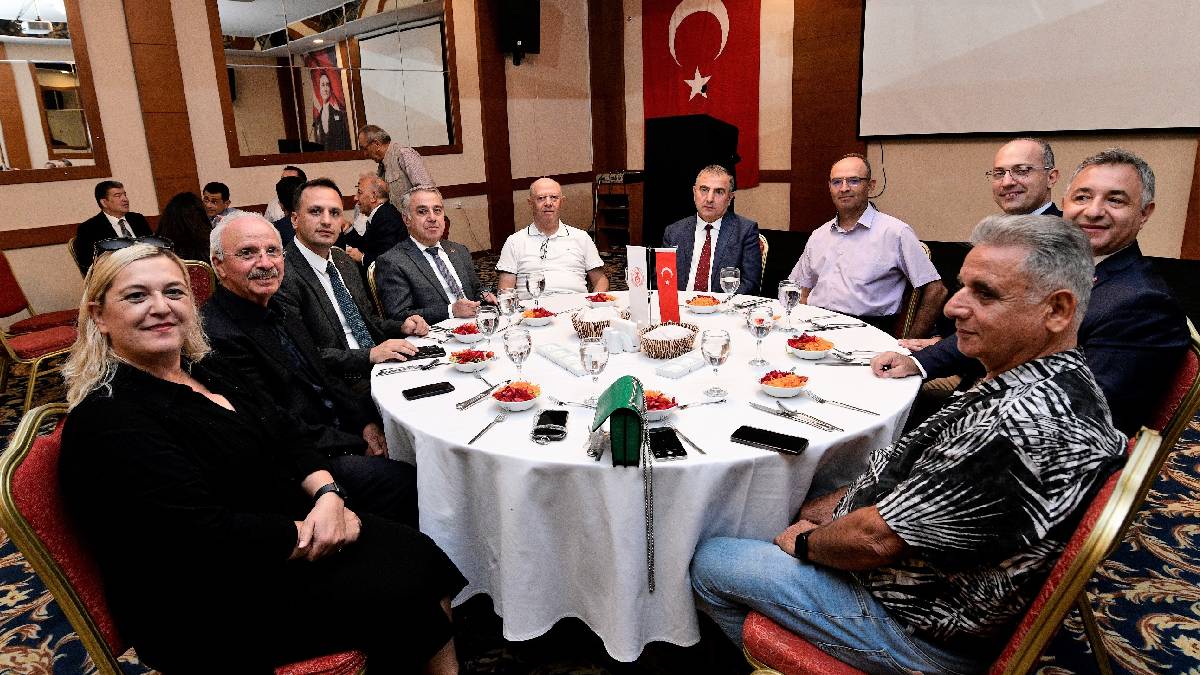 Başkan Eşki EKAF’ın gönül sofrasında konuştu: “Diyalog ve birlikte çalışmak topluma hizmetin anahtarıdır”