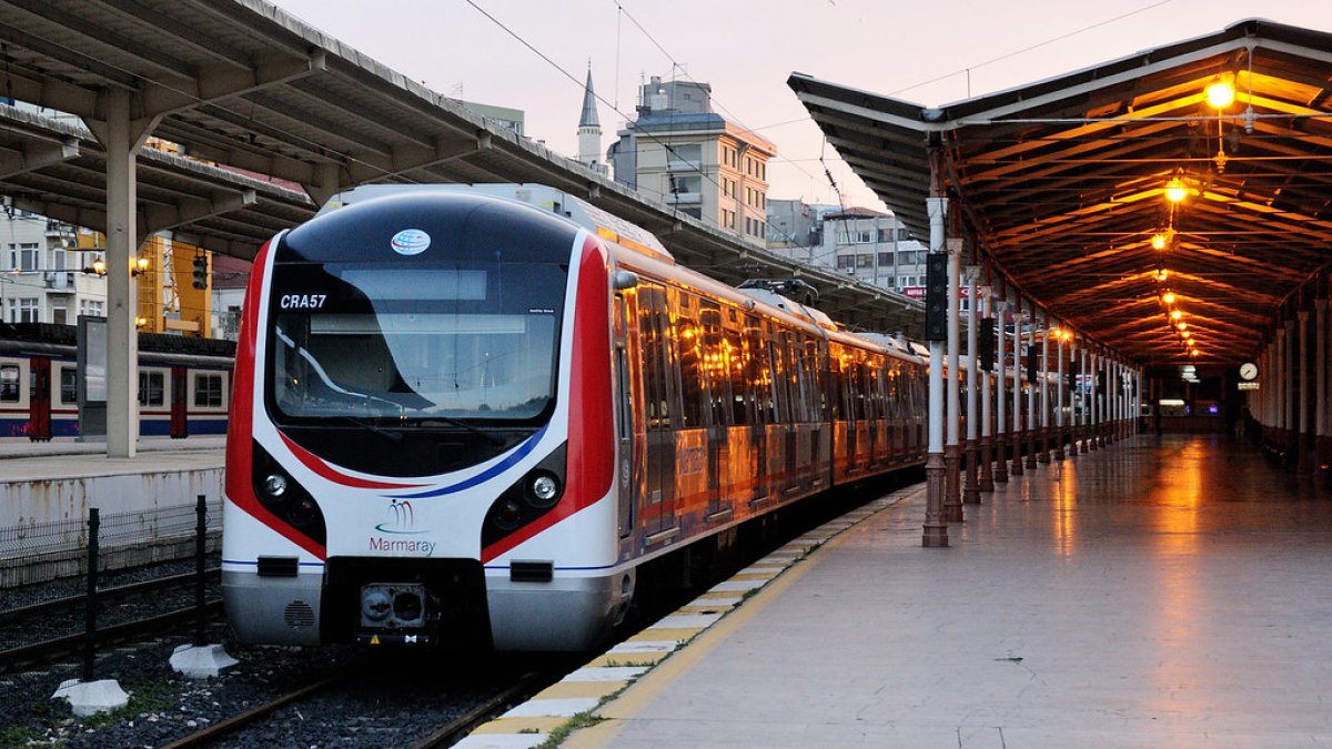 Marmaray'da arıza: Seferler yapılamıyor