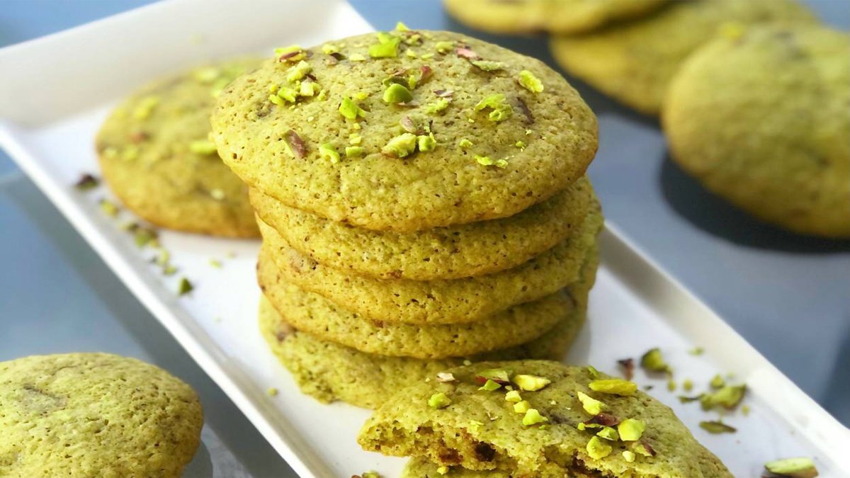 Aklınızı başınızdan alacak! Bir oturuşta bir tepsiyi yediriyor: İşte Antep fıstıklı kurabiye tarifi