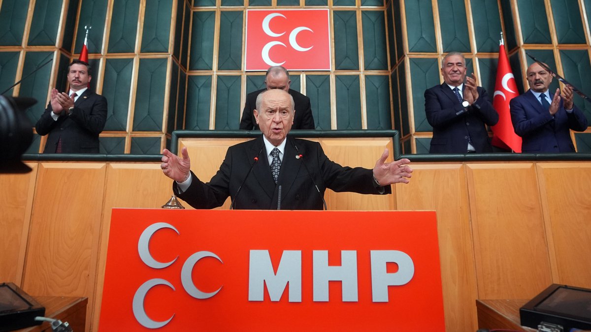 Bahçeli, Dem Partililerle tokalaşmıştı: Uzattığım el milli birlik ve kardeşliğimizin mesajıdır