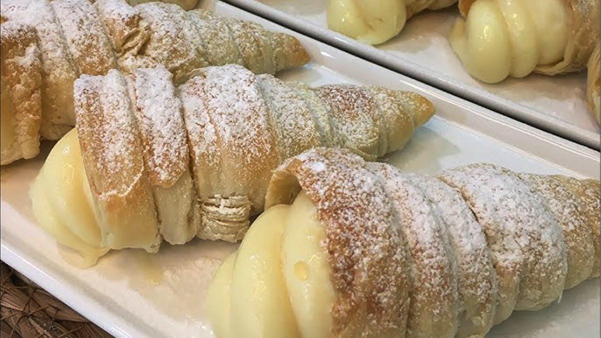 İzmir'lilerin almak için kuyruk olduğu torpil tatlısı! Meşhur sokak lezzetini evde deneyin: Herkes tarifini arıyor