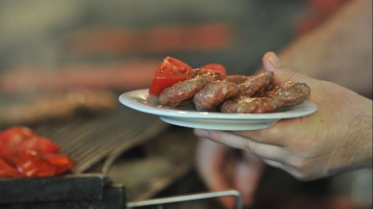 Türkiye'nin ünlü köfte zinciri skandalı! Hangi firma olduğu açıklandı: Domuz eti iddiası gündemi sarsıyor