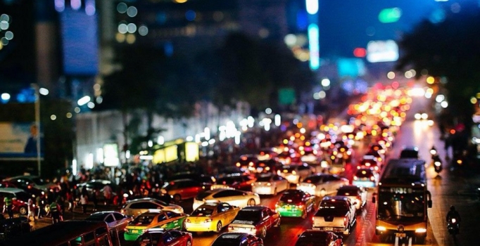 Yoğun trafikte yola 
çıkana ceza geliyor