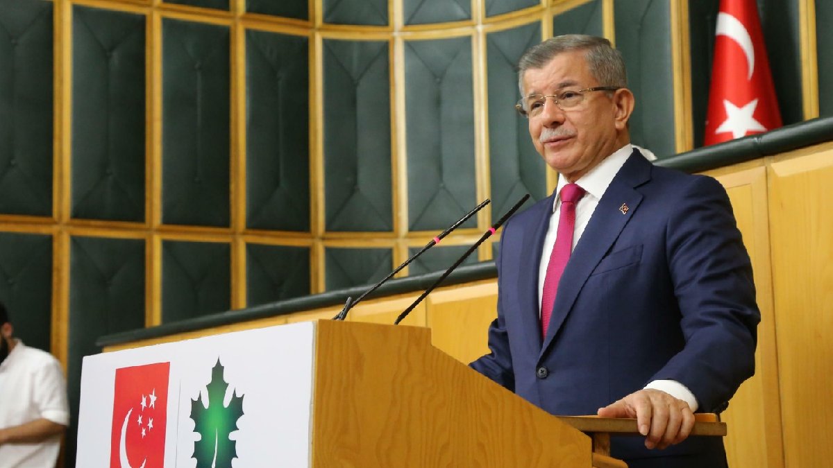 Davutoğlu'ndan Kılıçdaroğlu hakkında açılan davaya tepki: Yargıyı 'Demokles'in Kılıcı' gibi kullanarak