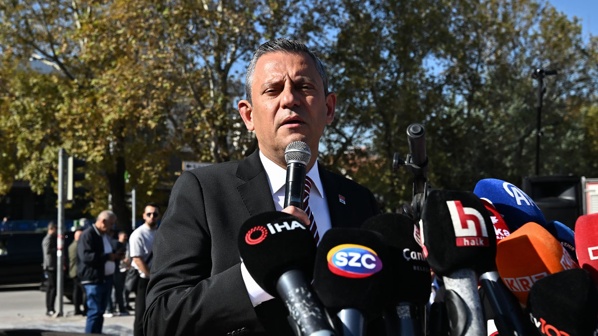 Özel, Erdoğan'ı ayakta karşılama  tartışmalarına ilişkin konuştu: 'Kaybediyorsak ben kaybediyorum'