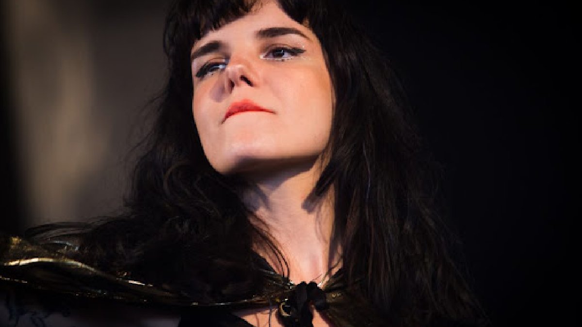 Gaye Su Akyol'dan kadın cinayetlerine karşı sessiz kalan sanatçılara tepki: Sadece tüccarsınız