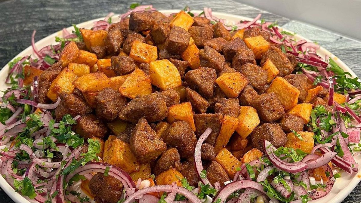 Ciğer sevmeyene bile tabağı sıyırtır! Ünlü şef püf noktasını verdi, böyle pişince lokum gibi ağızda dağılıyor