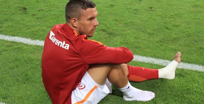 Galatasaray Doktoru Yener İnce: Podolski 2-3 hafta yok