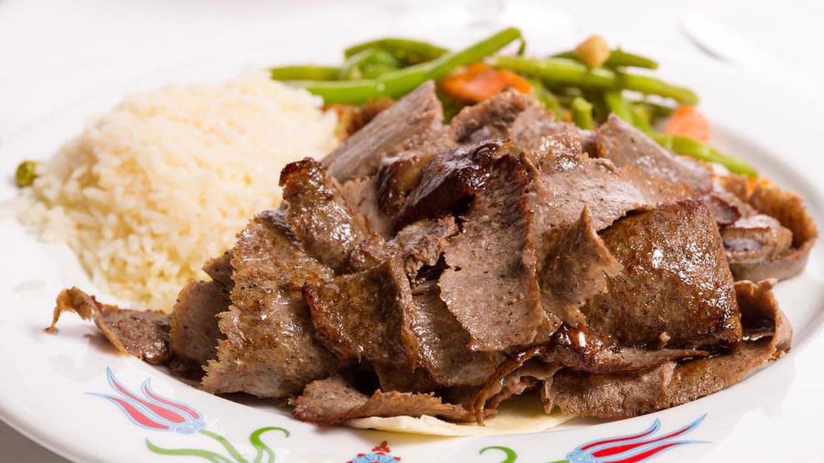 Artık kimse hazır almayacak! Ev yapımı kolay et döner tarifi: İncecik kesiliyor, döner ustalarını bile kıskandırıyor