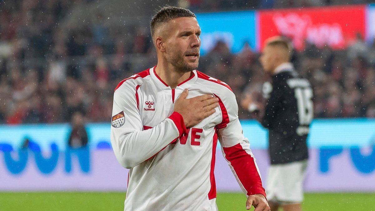 Eski Galatasaraylı oyuncu Lukas Podolski futbola veda etti ! Alman yıldız 39 yaşında futbolu bıraktı