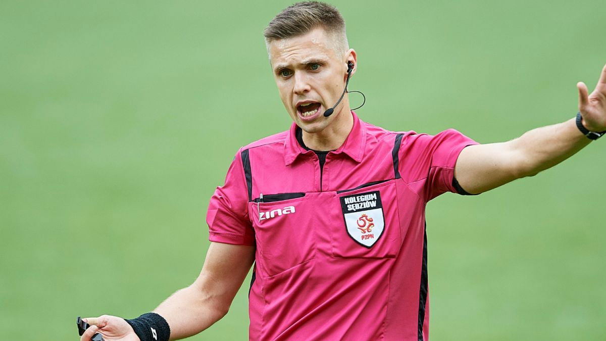 İzlanda-Türkiye maçını Damian Sylwestrzak yönetecek