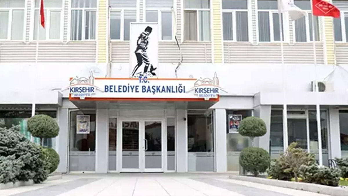 Kırşehir Belediyesi binası tapuda 'kerpiç ev' çıktı