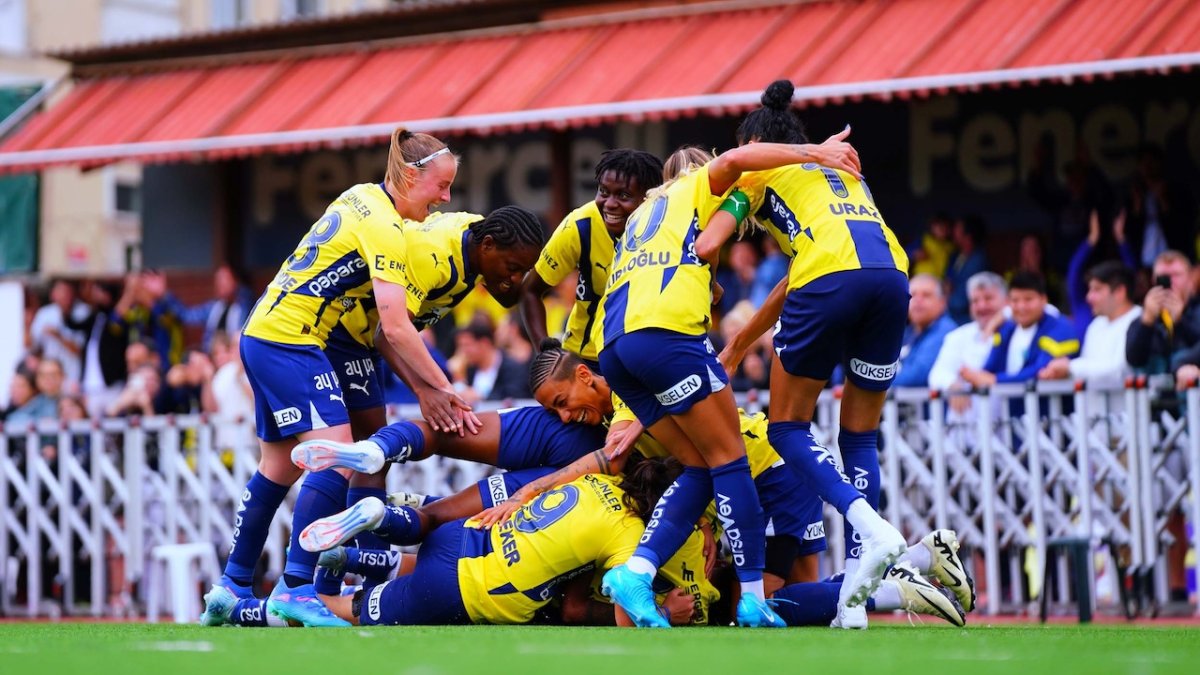 Kadın futbolunda derbi Fenerbahçe'nin