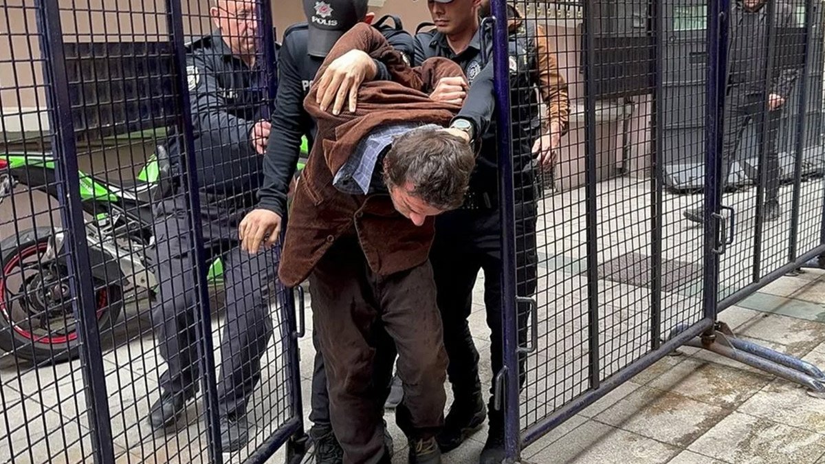 Polise bıçakla saldıran zanlı tutuklandı: Kasten adam öldürmeye teşebbüs...