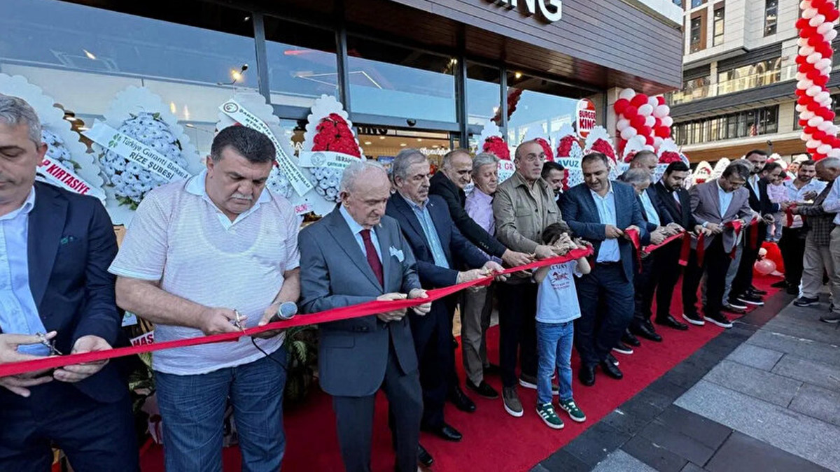 AK Parti'de Burger King krizi: Rize'deki açılışa katılan belediye başkanları disipline sevk edildi