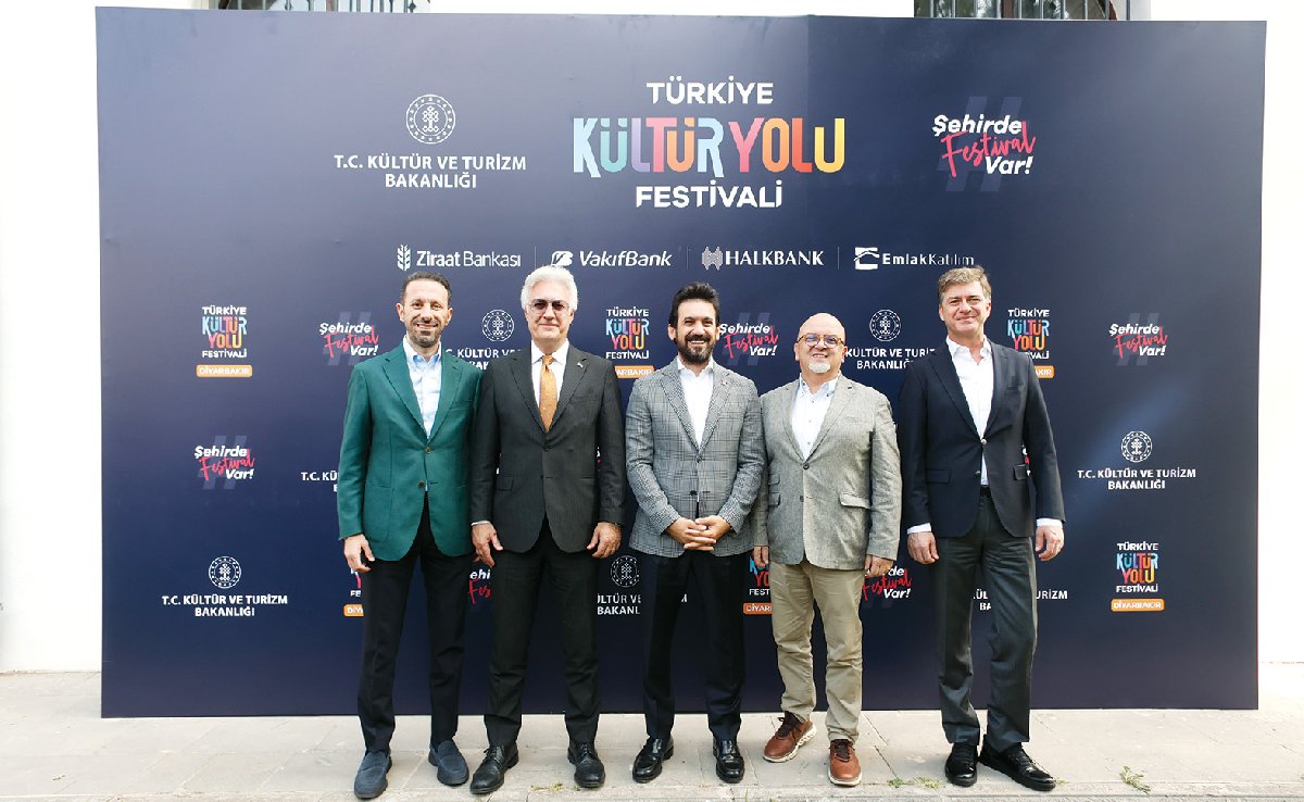 Kültür sanatın A takımından Diyarbakır çıkarması: ‘Dünya kötüye gidiyor daha çok çalışacağız’