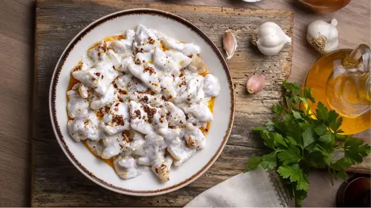 Hazır mantıyı böyle deneyin, herkes el açması sanıyor! Lezzet sırrı sosunda: Hazır olduğunu kimse anlamıyor