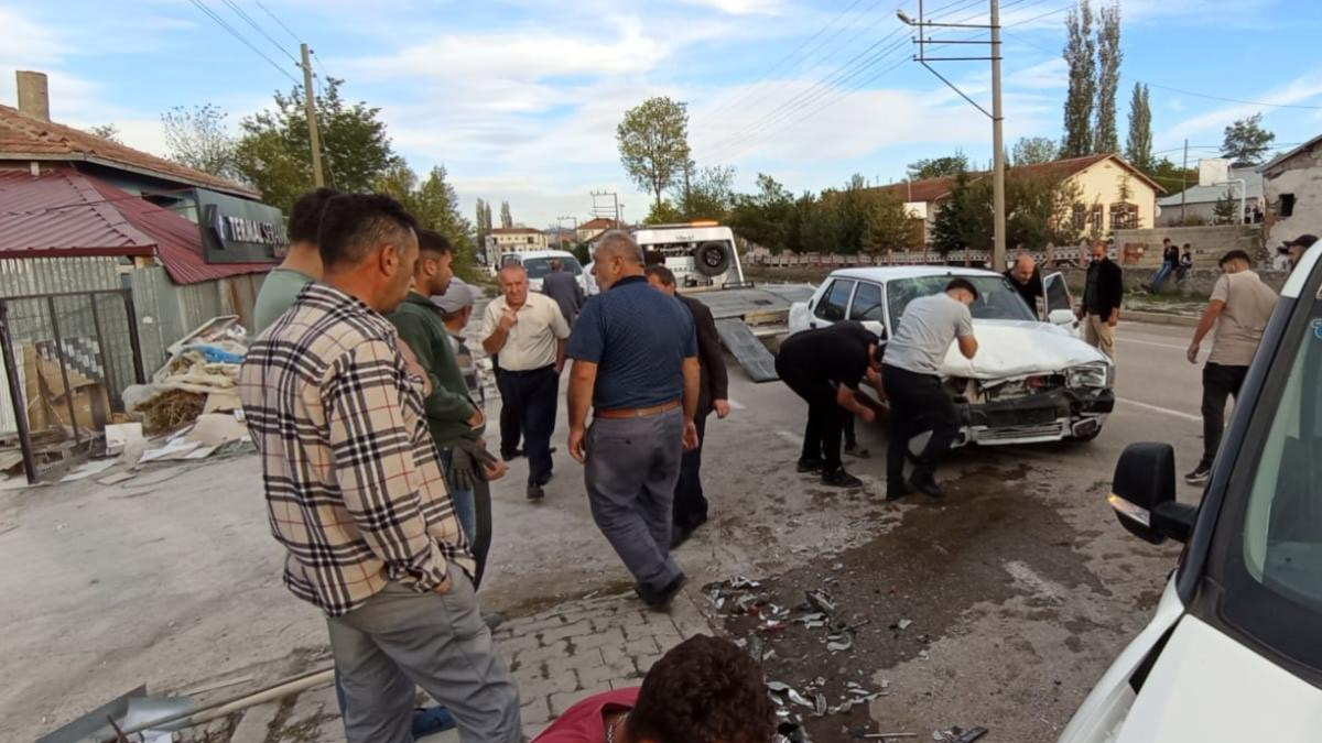 Tokat'ta kamyonetle otomobil kafa kafaya çarpıştı: 1 ölü