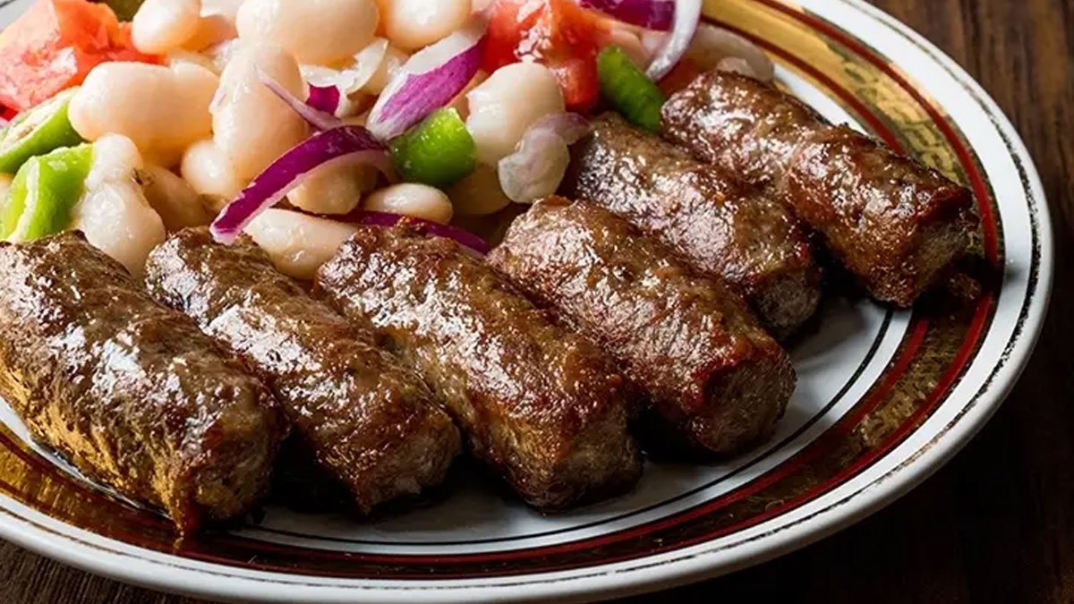 Trakyalı aşçılar böyle yapıyor! Evde meşhur Tekirdağ köftesi tarifi: Parmak yediren sırrı buradan geliyormuş
