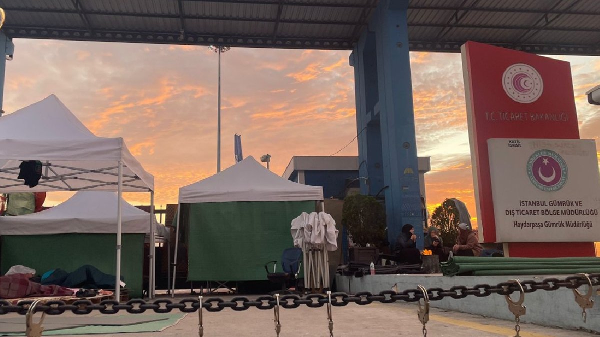 Gazze'ye yardım götürmek isteyen gemiler Haydarpaşa'da engelleniyor: İsrail’e takılacağımızı düşünürken Türkiye’ye takıldık