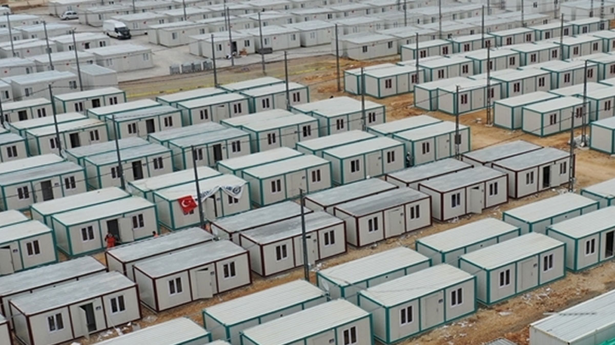 Hatay Valiliği'nden depremzedelere tartışmalı talimat: Konteynerleri boşaltın, eşyalarınızı bırakın