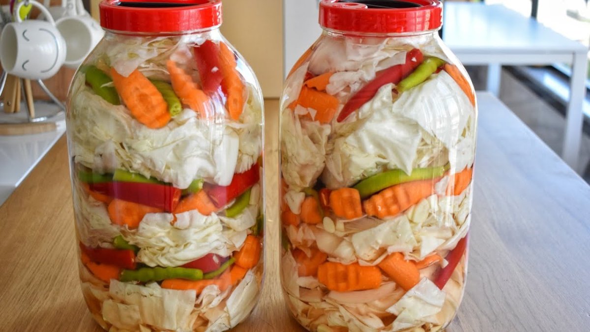 Turşunuz 1 yıl geçse yumuşayacak ne bozulacak: Bu tarifi yapın kütür kütür olacak