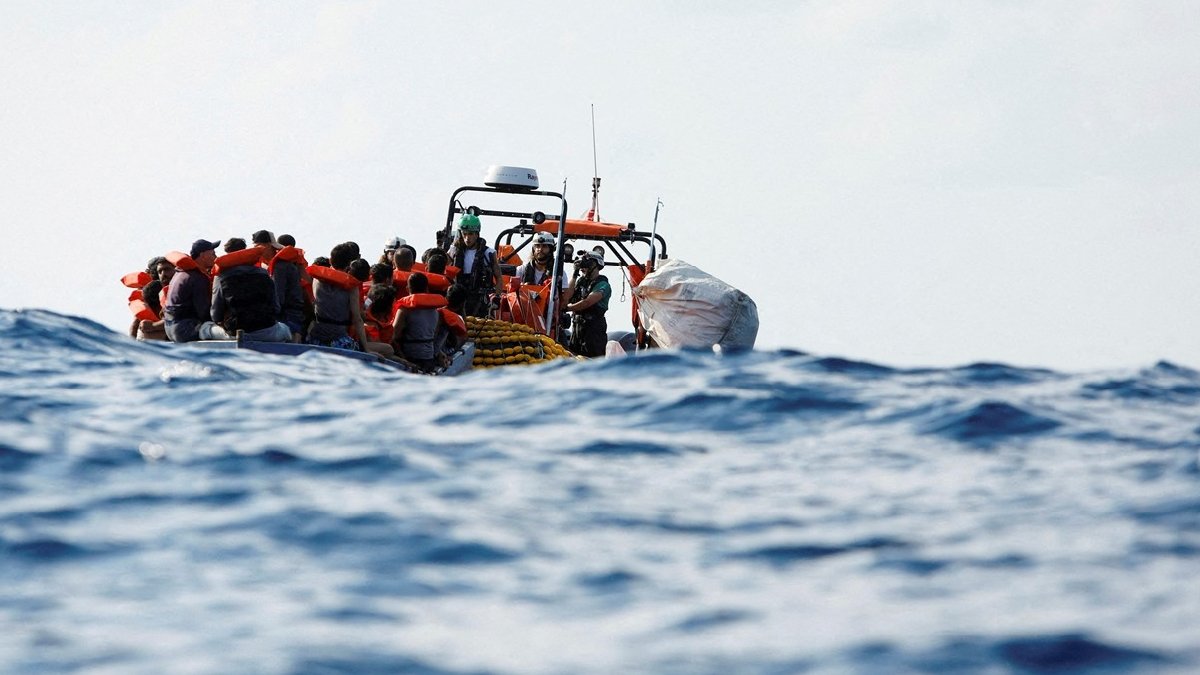 Manş Denizi'nde mülteci botu battı: Bir bebek hayatını kaybetti