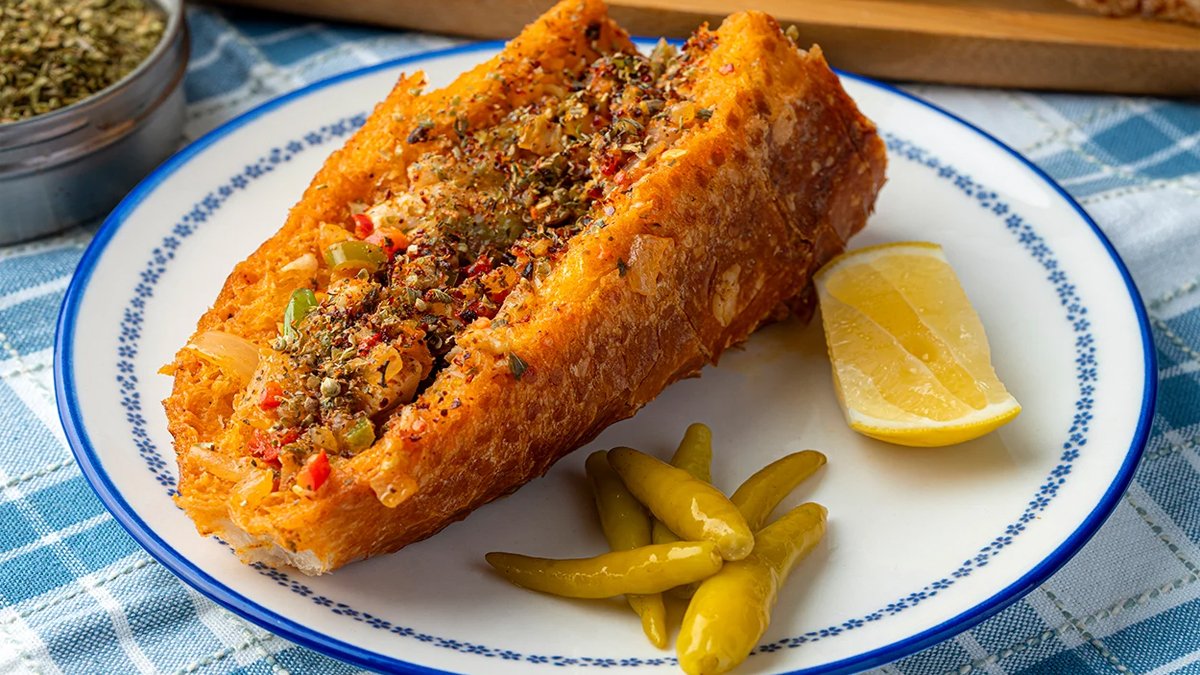 Eminönü'nde bile böyle balık yemediniz! Evde balık kokoreç tarifi: Bir bütün ekmeği yedirir