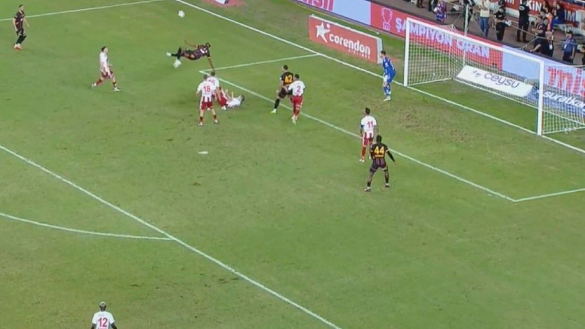 Avrupa Victor Osimhen'i konuşuyor! Ronaldo'nun kırılamaz rekorunu kırdı