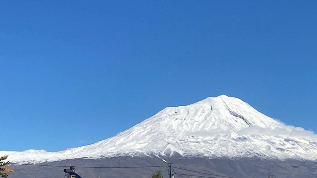 Ağrı Dağı karla kaplandı
